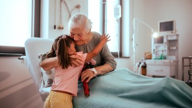 the granddaughter visits her grandmother in the hospital